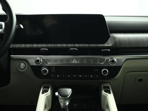 Certified 2024 Kia Telluride EX w/ EX Captain's Chair Package FWD image 38