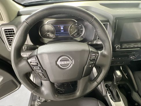 Used 2022 Nissan Frontier SV AWD/4WD image 11
