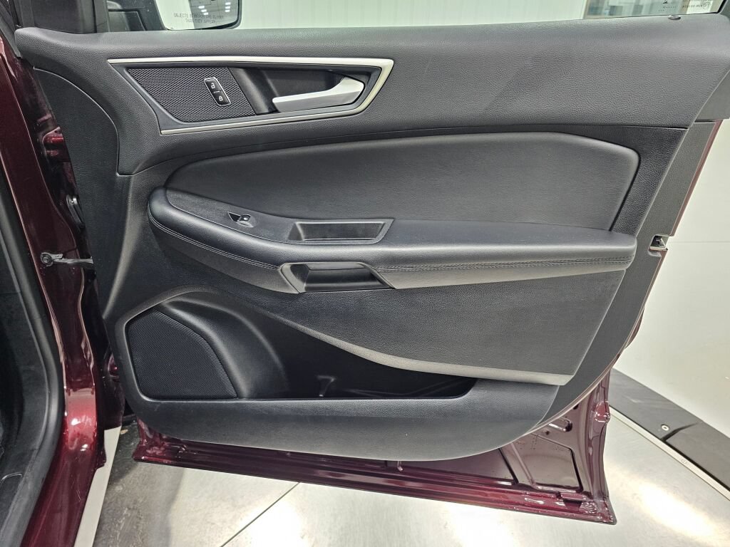 Used 2024 Ford Edge SEL AWD/4WD image 29