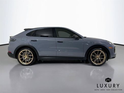 Used 2023 Porsche Cayenne Turbo GT AWD/4WD image 5