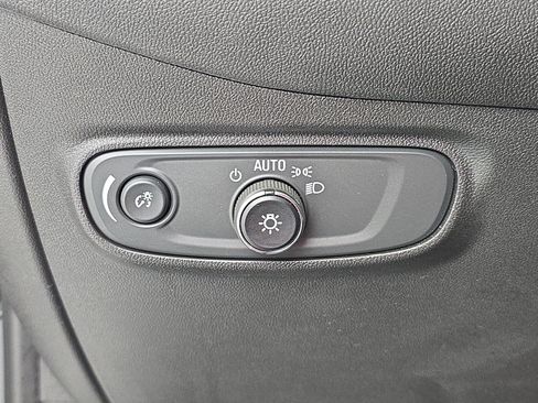 Used 2020 Chevrolet Equinox LT FWD image 24