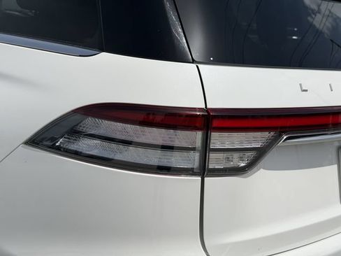 Used 2023 Lincoln Aviator Reserve w/ Equipment Group 201A AWD/4WD image 12