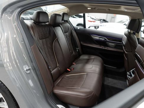 Used 2022 BMW 750i xDrive AWD/4WD image 12