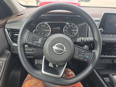 Used 2022 Nissan Rogue SV AWD/4WD image 16