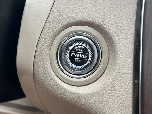 Used 2022 Mercedes-Benz GLC 300 4MATIC image 29
