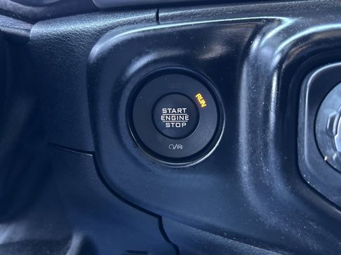 Used 2021 Jeep Gladiator Overland image 19