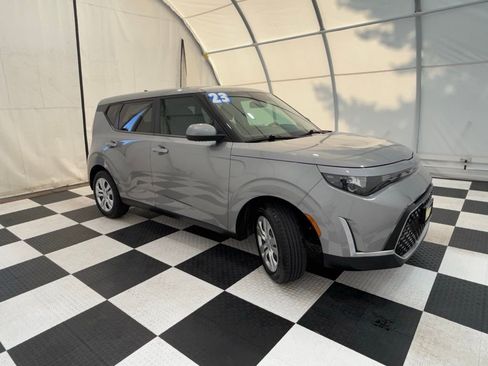 Used 2023 Kia Soul LX image 6
