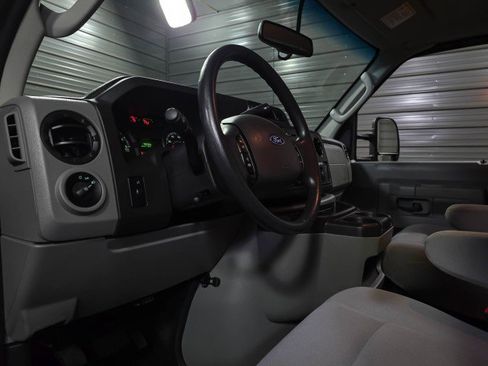 Used 2019 Ford E-450 and Econoline 450 Super Duty image 13