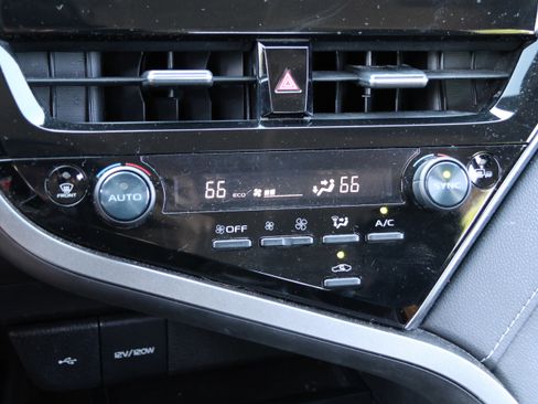 Used 2022 Toyota Camry SE FWD image 24