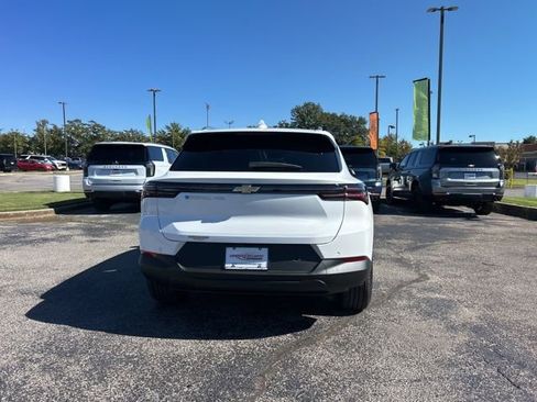 New 2026 Chevrolet Equinox EV LT image 4