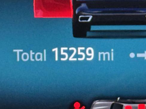 Used 2025 BMW X5 xDrive50e w/ M Sport Package image 2