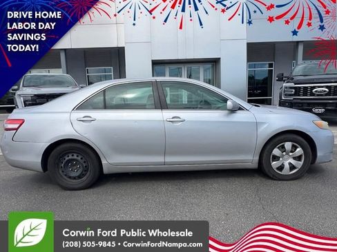 Used 2010 Toyota Camry LE FWD image 2