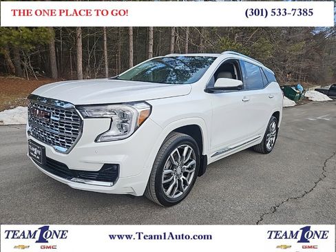 Used 2023 GMC Terrain Denali image 1