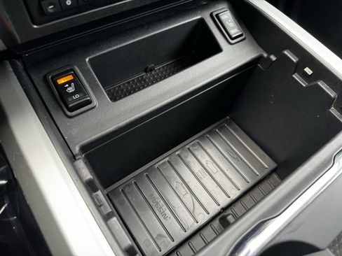 Used 2020 Nissan Titan SV image 13