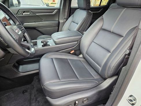 Used 2024 GMC Acadia Elevation image 10