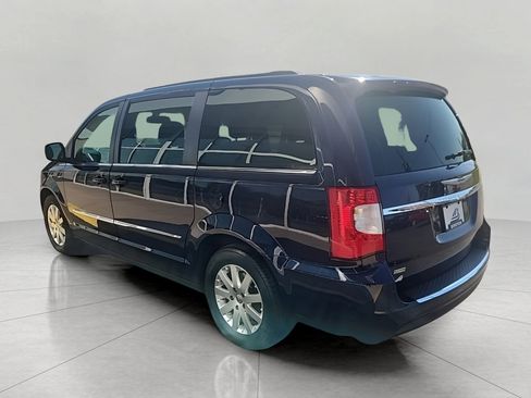 Used 2014 Chrysler Town & Country Touring FWD image 10