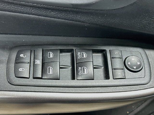 Used 2020 Jeep Cherokee Limited w/ Technology Group AWD/4WD image 17