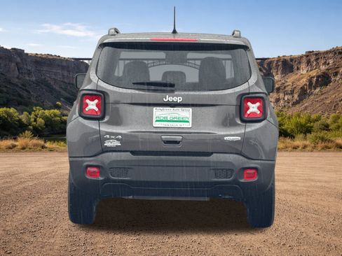 Used 2019 Jeep Renegade Latitude w/ Cold Weather Group image 4