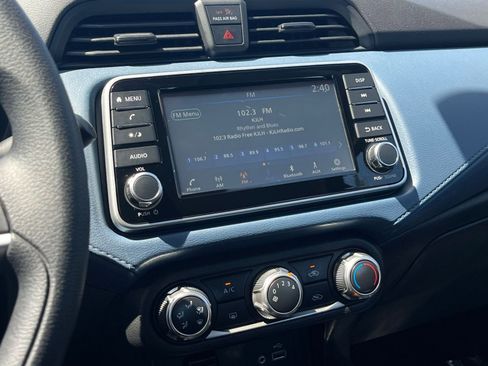 Used 2025 Nissan Versa SV FWD image 20