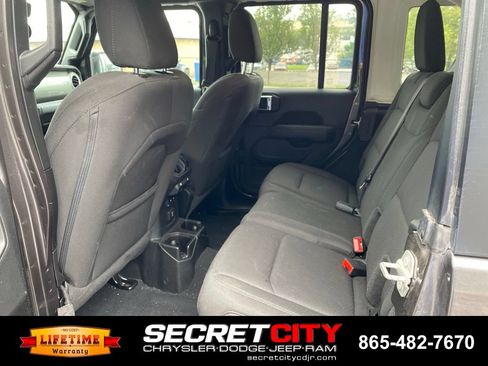 Used 2023 Jeep Wrangler Unlimited Sahara AWD/4WD image 11