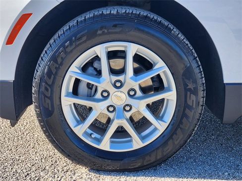 Used 2024 Chevrolet Equinox LT w/ Driver Convenience Package image 10