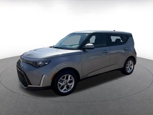 Used 2025 Kia Soul LX w/ LX Technology Package FWD image 8