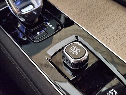 Used 2025 Volvo XC90 B5 Plus image 21