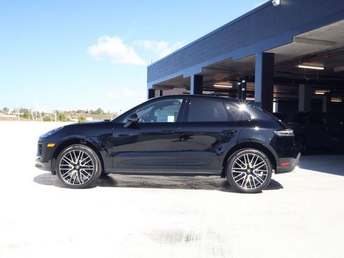 New 2026 Porsche Macan image 2