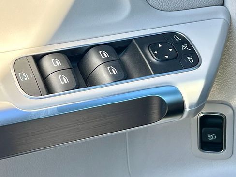 Certified 2022 Mercedes-Benz GLB 250 4MATIC image 25