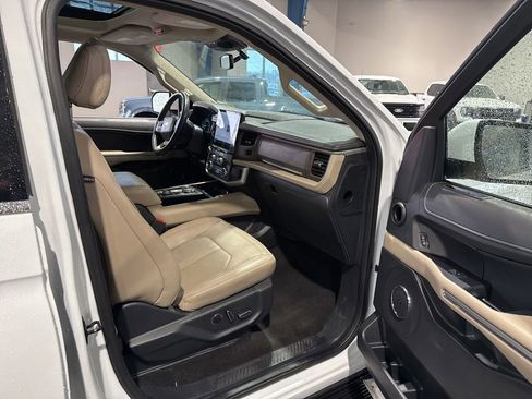 Used 2023 Ford Expedition Limited image 15