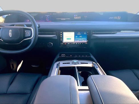 New 2025 Lincoln Navigator L Reserve AWD/4WD image 5