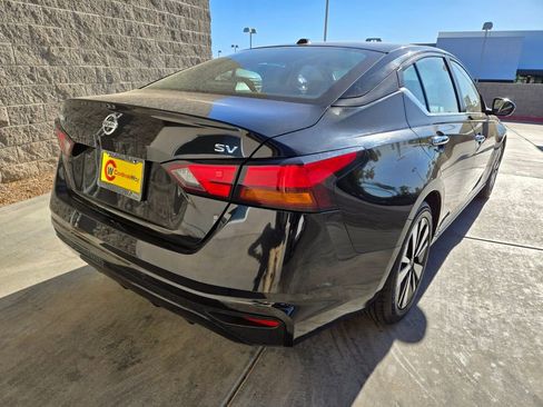 Used 2022 Nissan Altima 2.5 SV FWD image 5
