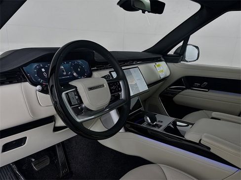 New 2025 Land Rover Range Rover SE image 9