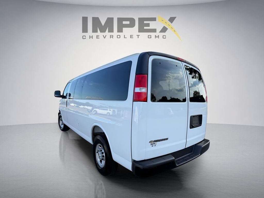 Used 2021 Chevrolet Express 2500 w/ Driver Convenience Package RWD image 3