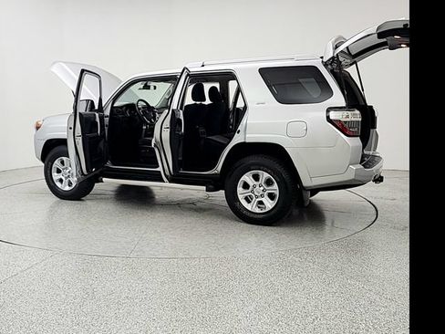 Used 2016 Toyota 4Runner SR5 AWD/4WD image 12