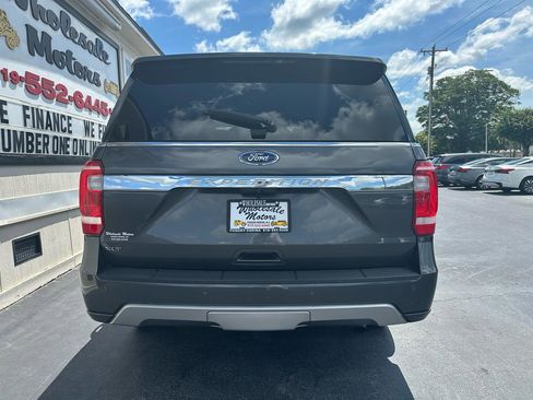 Used 2018 Ford Expedition XLT w/ Equipment Group 202A AWD/4WD image 4