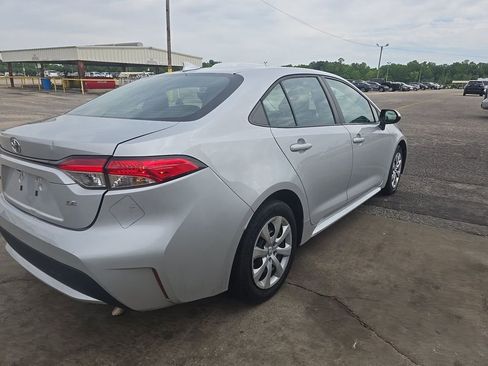 Used 2022 Toyota Corolla LE FWD image 4