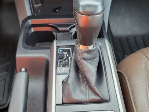 Used 2017 Toyota Tacoma Limited image 20