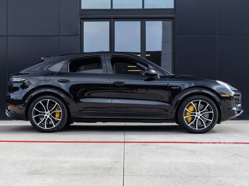 Used 2023 Porsche Cayenne Turbo S AWD/4WD image 12