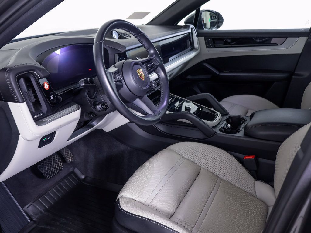 Certified 2024 Porsche Cayenne Coupe AWD/4WD image 4