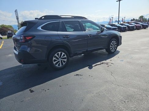 Used 2025 Subaru Outback Premium image 59