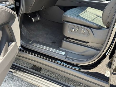 New 2026 Cadillac Escalade ESV V AWD/4WD image 19