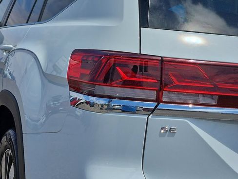 Used 2025 Volkswagen Atlas SE FWD image 9