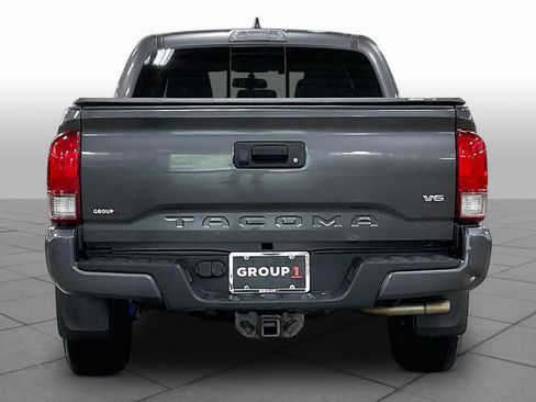 Used 2017 Toyota Tacoma TRD Sport w/ Tow Package (A/T) AWD/4WD image 5