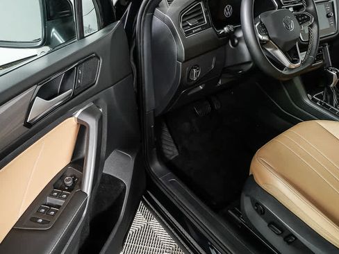 Certified 2023 Volkswagen Tiguan SE w/ Panoramic Sunroof Package image 10