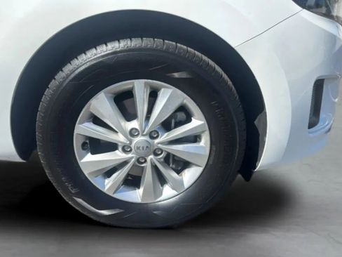 Used 2017 Kia Sedona LX FWD image 31