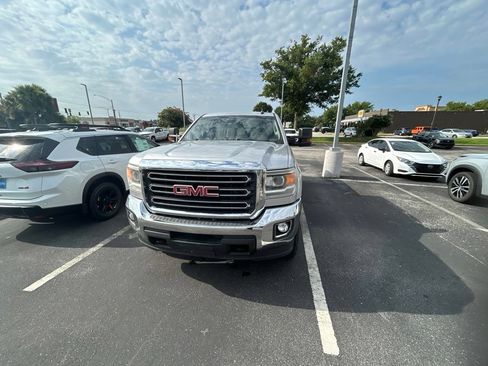 Used 2017 GMC Sierra 2500 SLE w/ HD SLE Preferred Plus Package AWD/4WD image 2