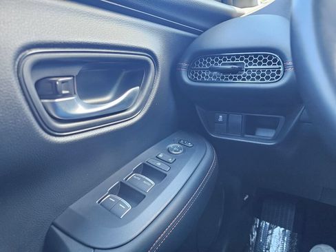 Certified 2025 Honda HR-V Sport image 7