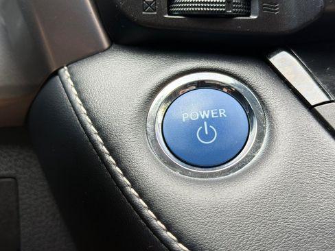 Used 2018 Toyota RAV4 LE AWD/4WD image 22