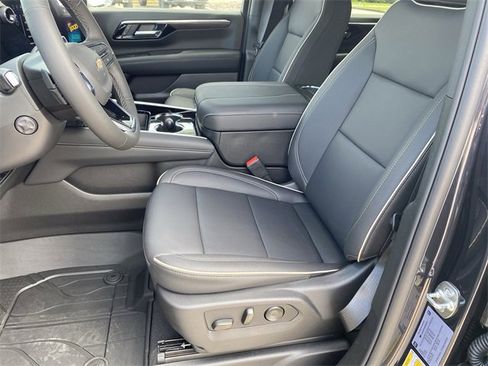 New 2025 Chevrolet Suburban Premier image 11